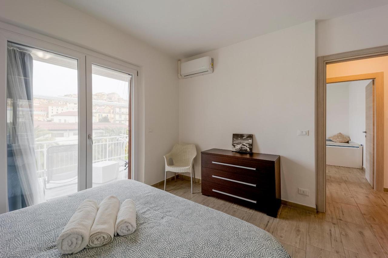 Il Gattino Di Porto - Apt 5 - Bilocale Terrazzo Piscina Imperia Exteriér fotografie
