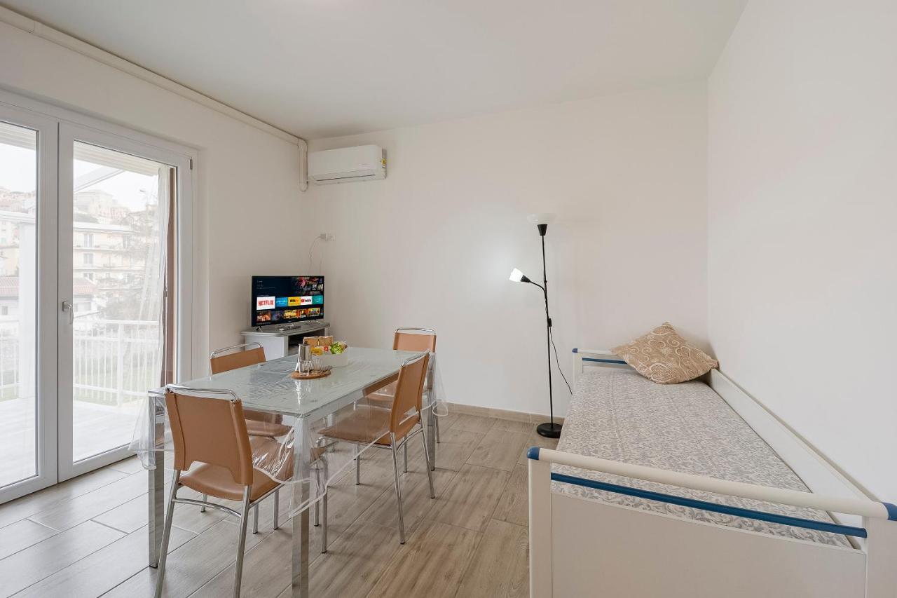 Il Gattino Di Porto - Apt 5 - Bilocale Terrazzo Piscina Imperia Exteriér fotografie